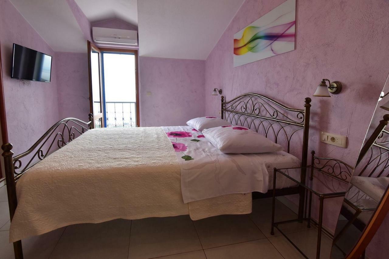 Pina In Makarska, Private Pool Villa